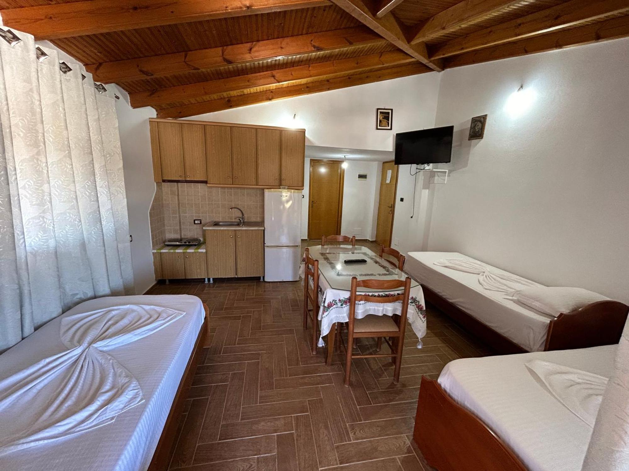 Caushi Apartments Ksamil Esterno foto