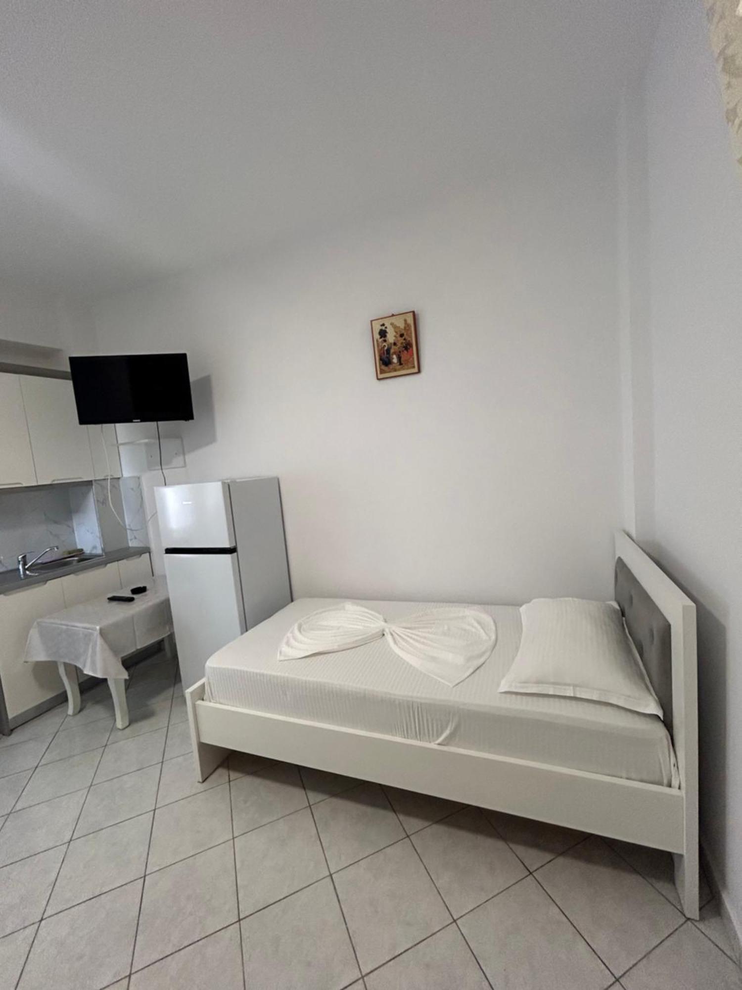 Caushi Apartments Ksamil Esterno foto