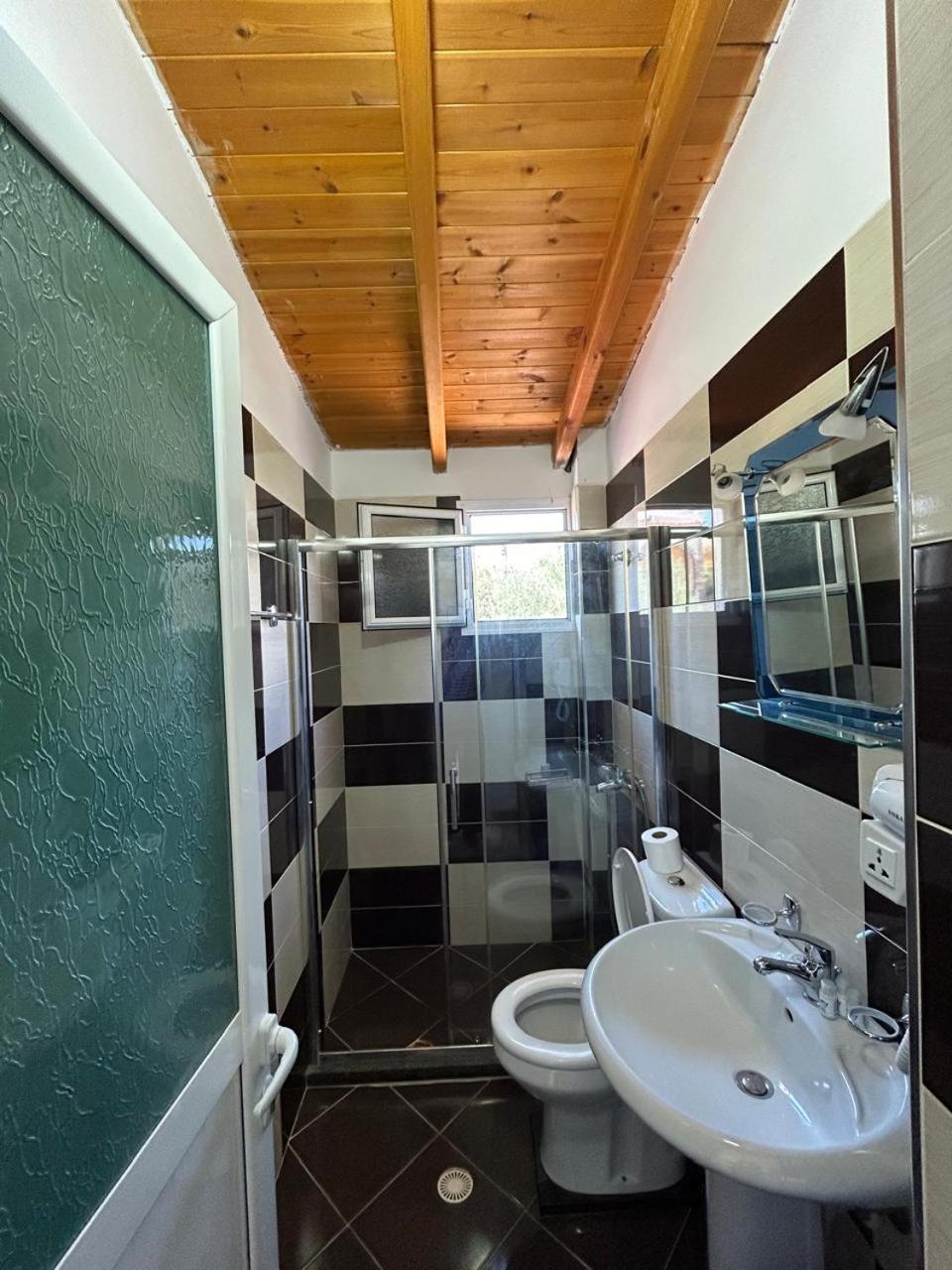 Caushi Apartments Ksamil Esterno foto